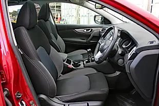 Used 2019 Nissan Qashqai N-Connecta Red - Interior and Exterior details 11