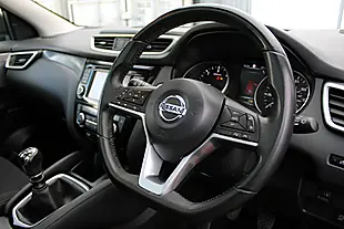 Used 2019 Nissan Qashqai N-Connecta Red - Interior and Exterior details 13
