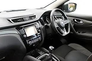 Used 2019 Nissan Qashqai N-Connecta Red - Interior and Exterior details 14