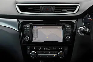 Used 2019 Nissan Qashqai N-Connecta Red - Interior and Exterior details 15