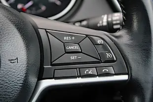 Used 2019 Nissan Qashqai N-Connecta Red - Interior and Exterior details 20