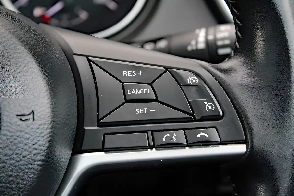 Used 2019 Nissan Qashqai N-Connecta Red - Interior and Exterior details 20