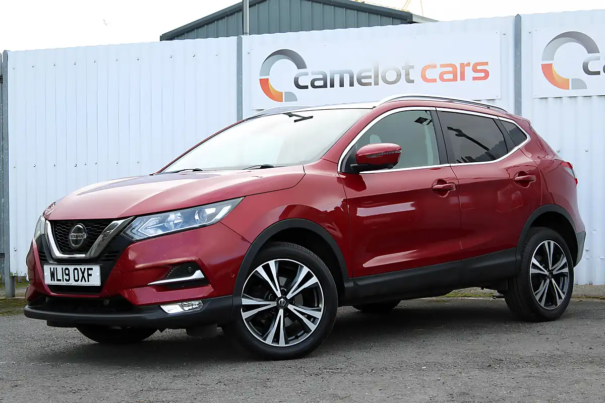 Used 2019 Nissan Qashqai N-Connecta Red - Interior and Exterior details 3