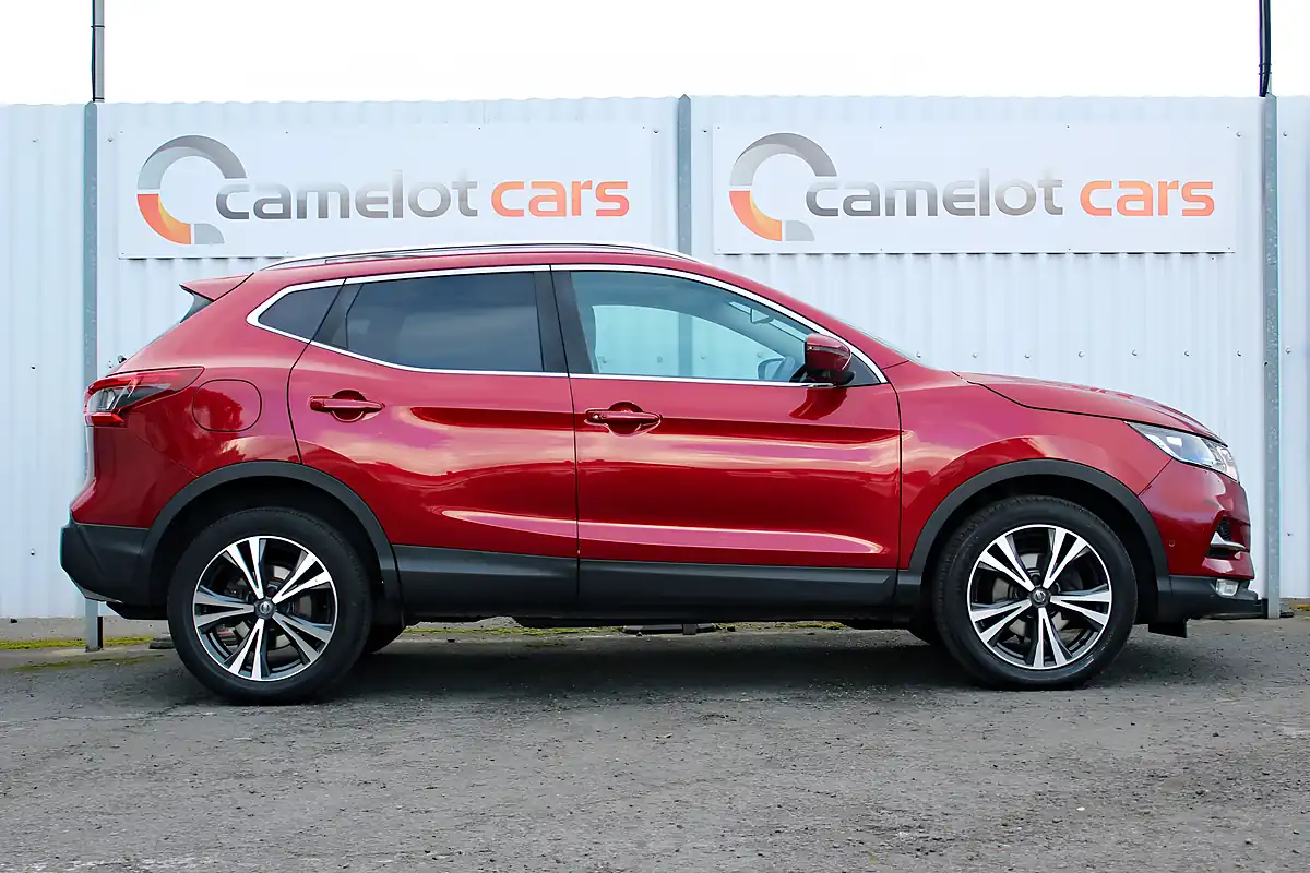 Used 2019 Nissan Qashqai N-Connecta Red - Interior and Exterior details 5