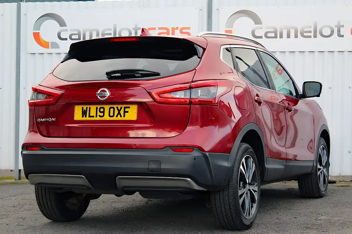 Used 2019 Nissan Qashqai N-Connecta Red - Interior and Exterior details 6