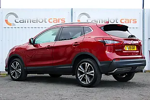 Used 2019 Nissan Qashqai N-Connecta Red - Interior and Exterior details 7