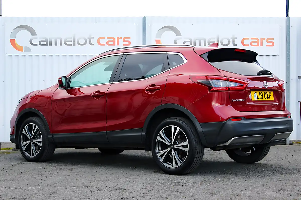 Used 2019 Nissan Qashqai N-Connecta Red - Interior and Exterior details 7