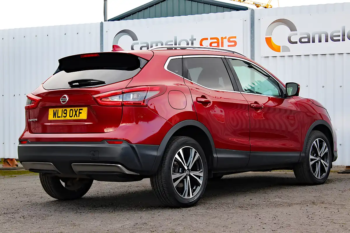 Used 2019 Nissan Qashqai N-Connecta Red - Interior and Exterior details 8