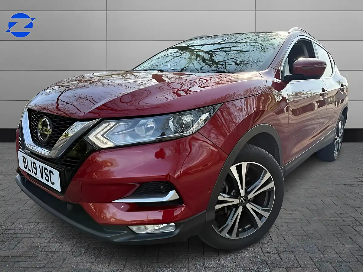Used 2019 Nissan Qashqai N-Connecta Red - Front View