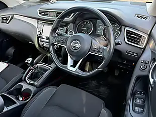 Used 2019 Nissan Qashqai N-Connecta Red - Interior and Exterior details 11