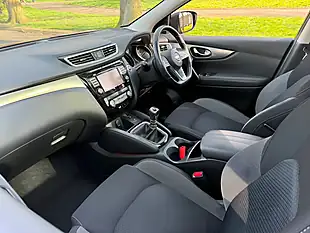Used 2019 Nissan Qashqai N-Connecta Red - Interior and Exterior details 12