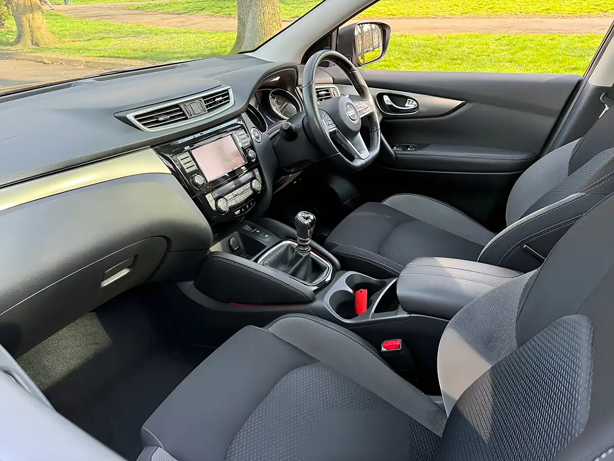 Used 2019 Nissan Qashqai N-Connecta Red - Interior and Exterior details 12