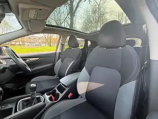 Used 2019 Nissan Qashqai N-Connecta Red - Interior and Exterior details 13