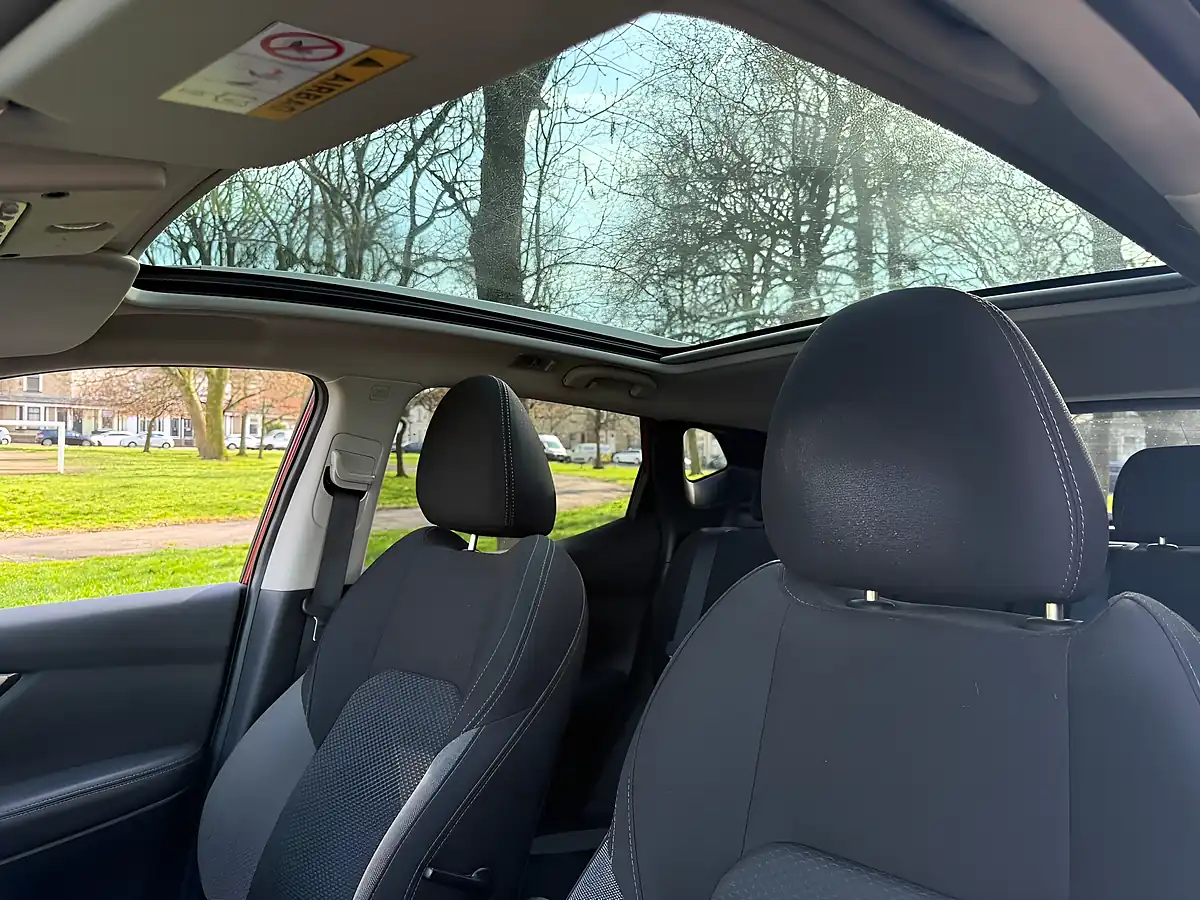 Used 2019 Nissan Qashqai N-Connecta Red - Interior and Exterior details 14