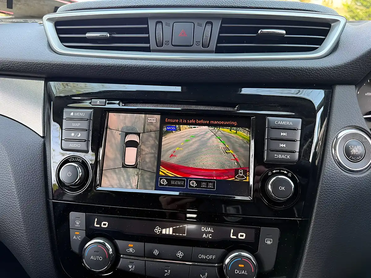 Used 2019 Nissan Qashqai N-Connecta Red - Interior and Exterior details 16