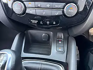 Used 2019 Nissan Qashqai N-Connecta Red - Interior and Exterior details 17