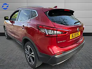 Used 2019 Nissan Qashqai N-Connecta Red - Interior and Exterior details 4
