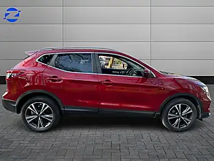 Used 2019 Nissan Qashqai N-Connecta Red - Interior and Exterior details 8