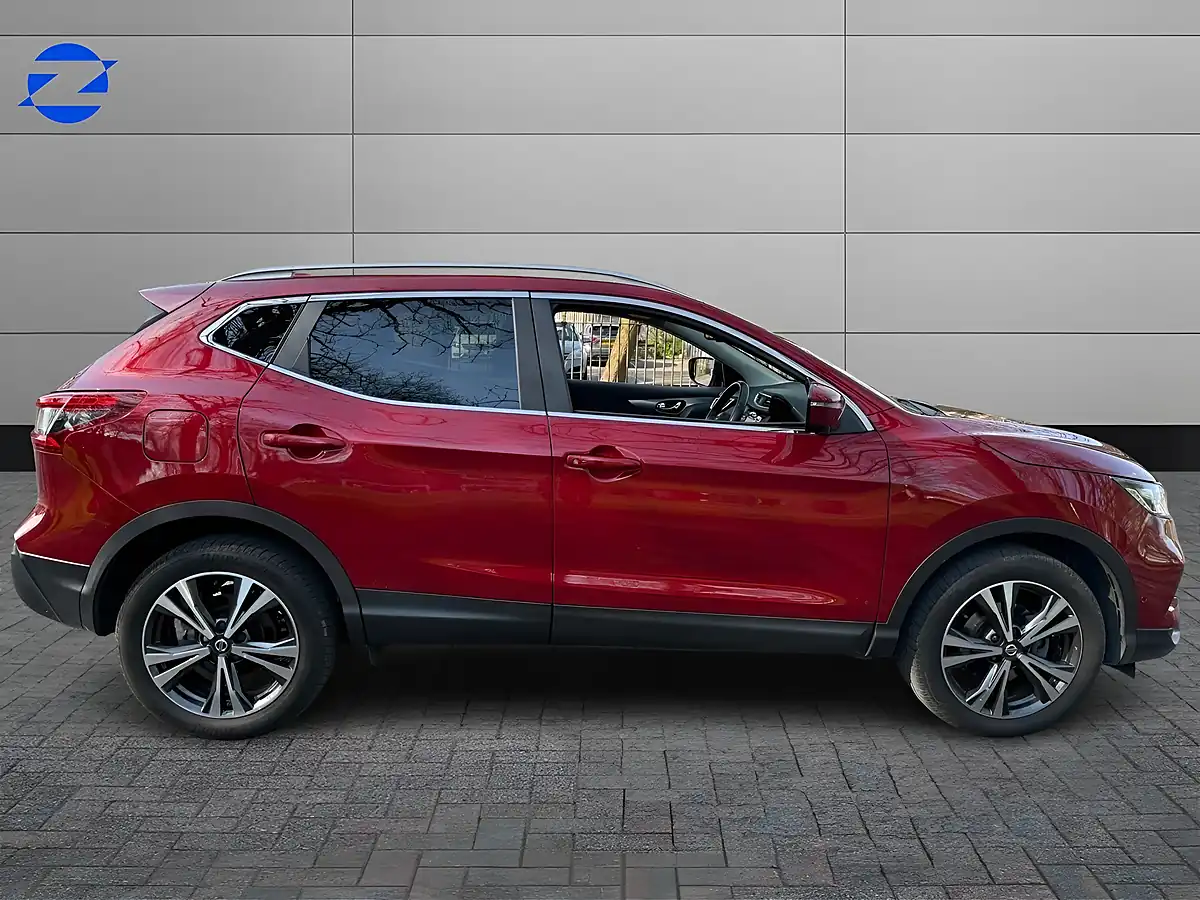 Used 2019 Nissan Qashqai N-Connecta Red - Interior and Exterior details 8