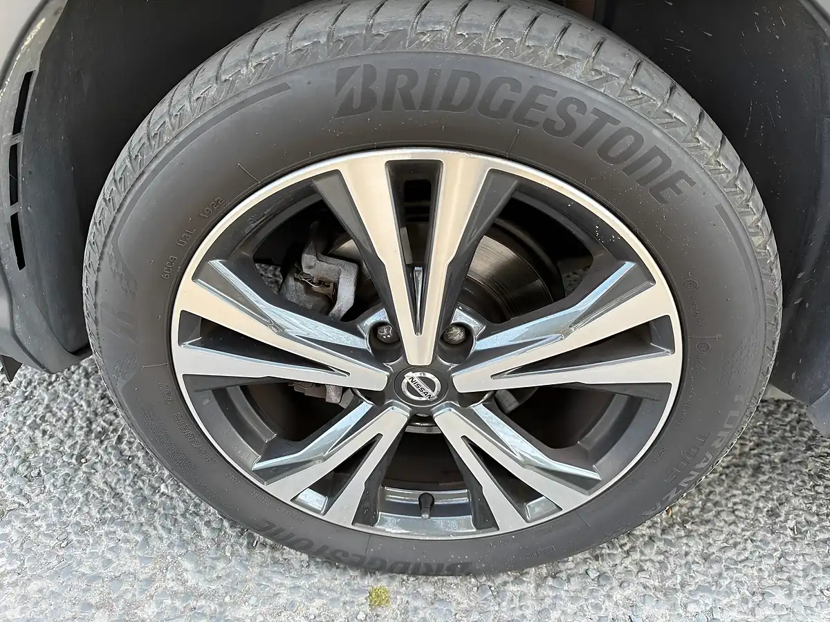 Used 2019 Nissan Qashqai N-Connecta Red - Interior and Exterior details 9