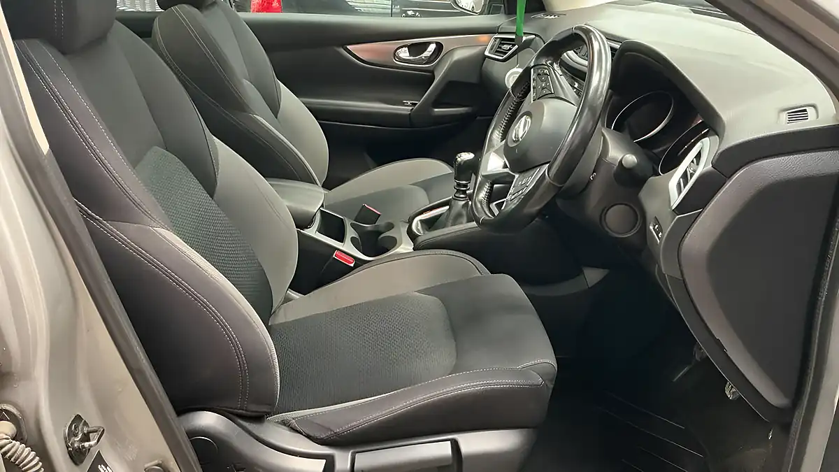Used 2019 Nissan Qashqai N-Connecta Silver - Interior and Exterior details 11