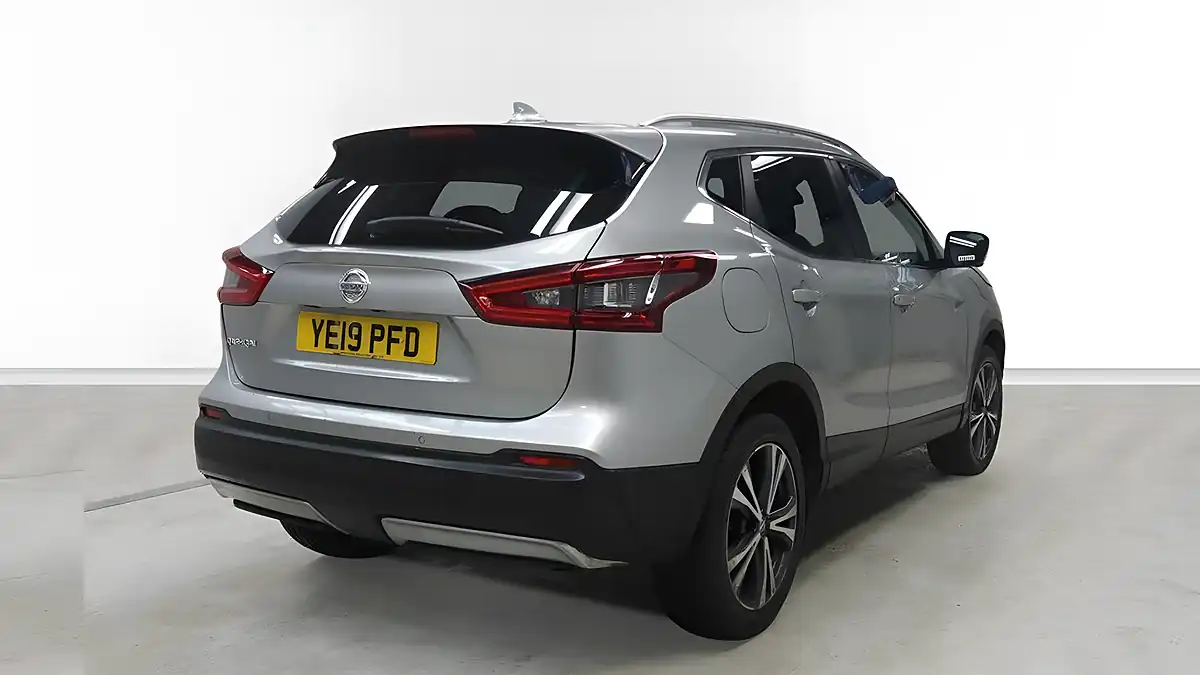 Used 2019 Nissan Qashqai N-Connecta Silver - Interior and Exterior details 4
