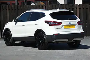 Used 2019 Nissan Qashqai N-Connecta Storm White - Interior and Exterior details 4