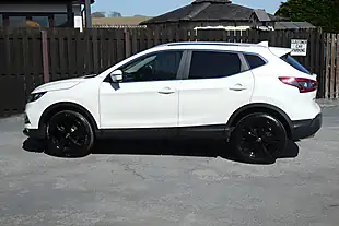 Used 2019 Nissan Qashqai N-Connecta Storm White - Interior and Exterior details 5