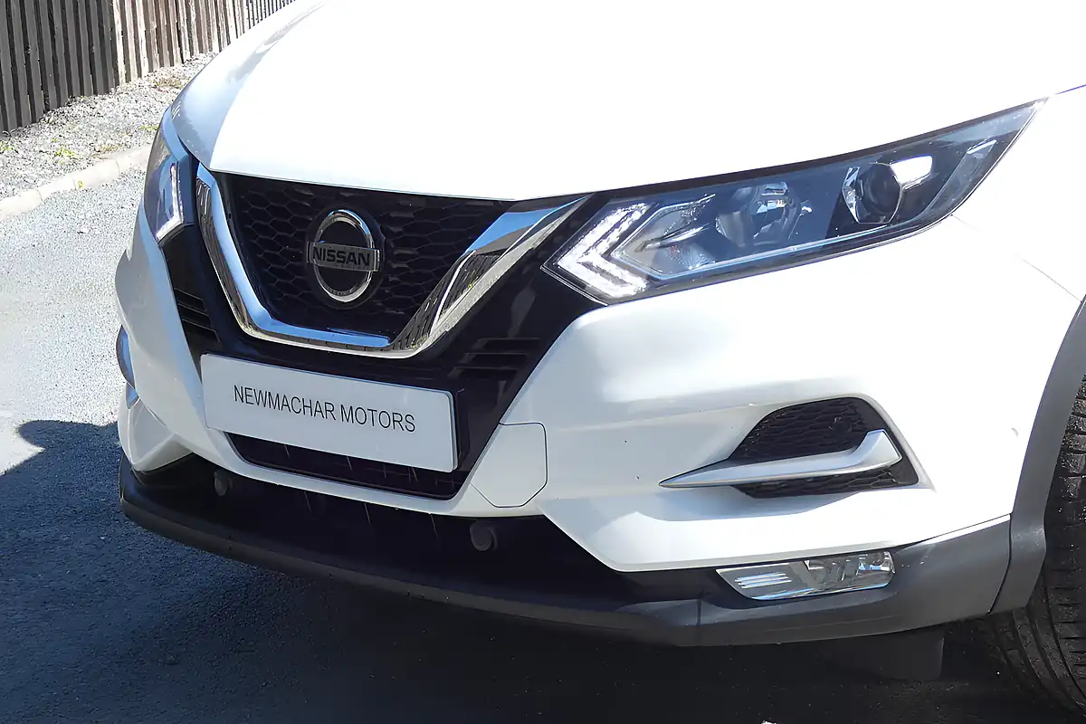 Used 2019 Nissan Qashqai N-Connecta Storm White - Interior and Exterior details 6