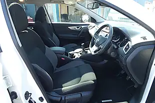 Used 2019 Nissan Qashqai N-Connecta Storm White - Interior and Exterior details 8