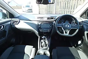 Used 2019 Nissan Qashqai N-Connecta Storm White - Interior and Exterior details 9
