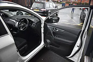Used 2019 Nissan Qashqai N-Connecta Storm White - Interior and Exterior details 11