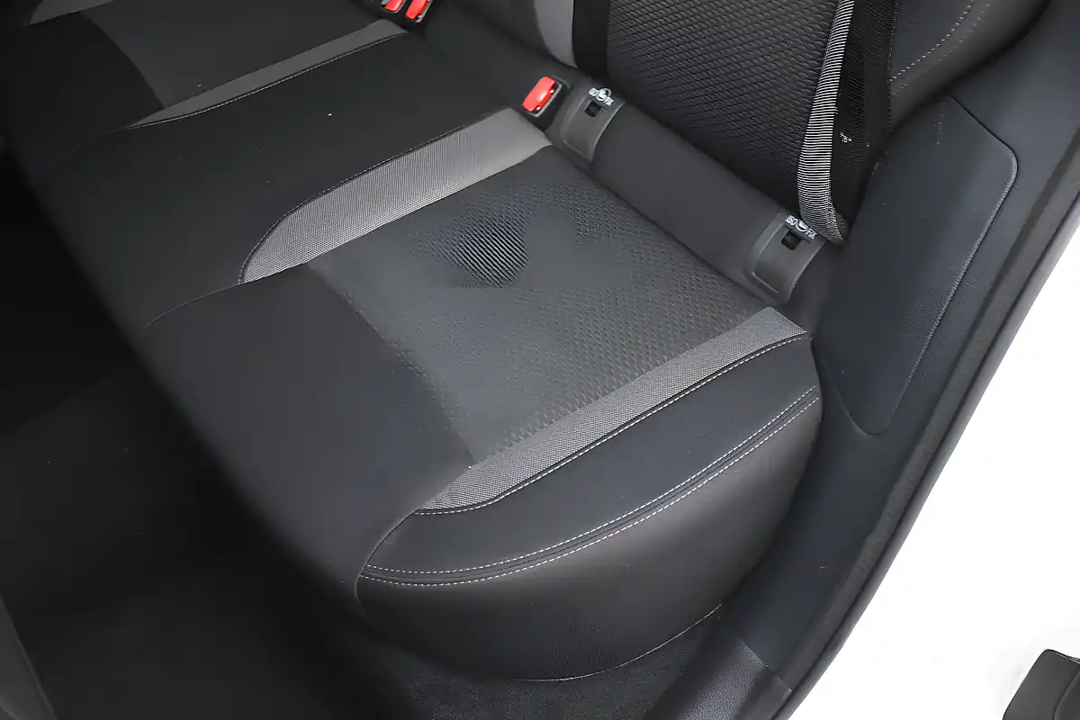 Used 2019 Nissan Qashqai N-Connecta Storm White - Interior and Exterior details 14