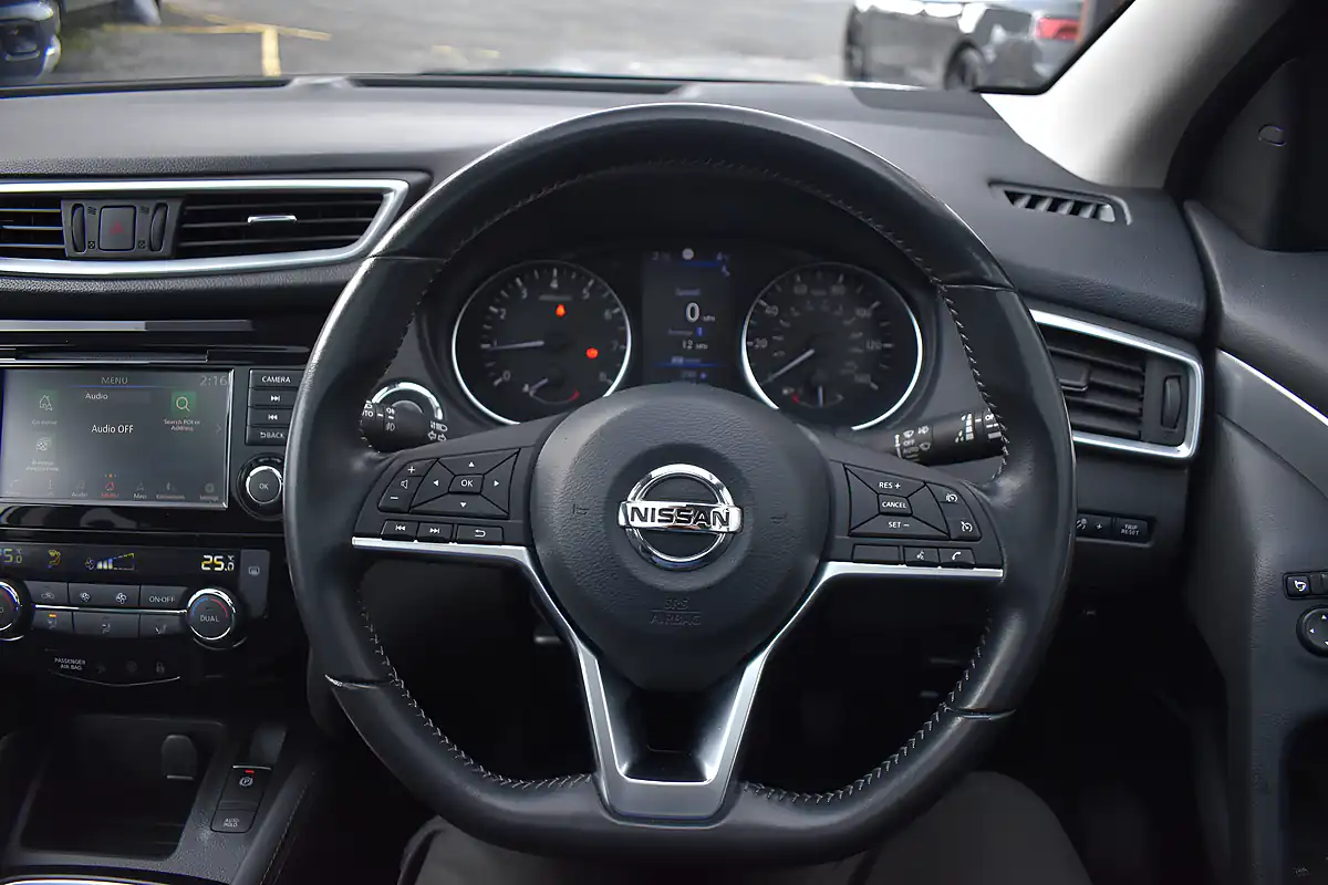 Used 2019 Nissan Qashqai N-Connecta Storm White - Interior and Exterior details 15