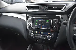 Used 2019 Nissan Qashqai N-Connecta Storm White - Interior and Exterior details 16