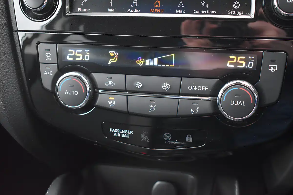 Used 2019 Nissan Qashqai N-Connecta Storm White - Interior and Exterior details 17