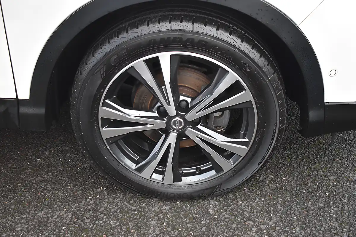 Used 2019 Nissan Qashqai N-Connecta Storm White - Interior and Exterior details 18