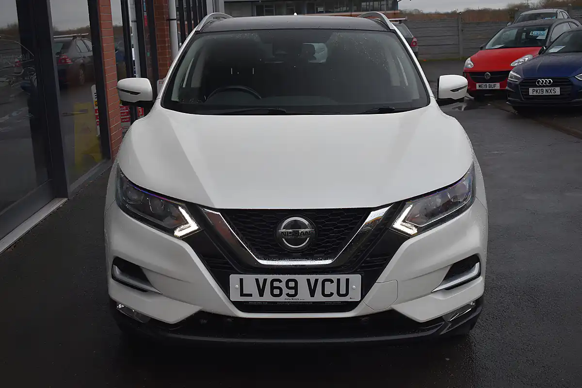 Used 2019 Nissan Qashqai N-Connecta Storm White - Interior and Exterior details 3