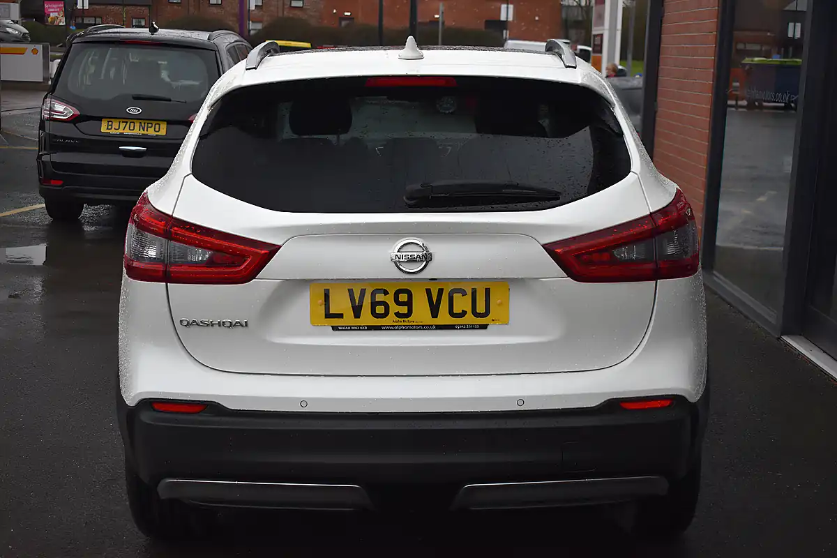 Used 2019 Nissan Qashqai N-Connecta Storm White - Interior and Exterior details 6