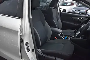 Used 2019 Nissan Qashqai N-Connecta Storm White - Interior and Exterior details 7