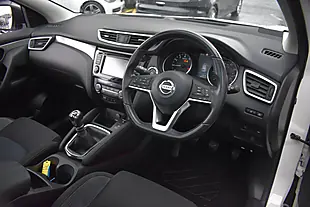 Used 2019 Nissan Qashqai N-Connecta Storm White - Interior and Exterior details 8