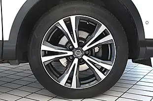 Used 2019 Nissan Qashqai N-Connecta Storm White - Interior and Exterior details 11