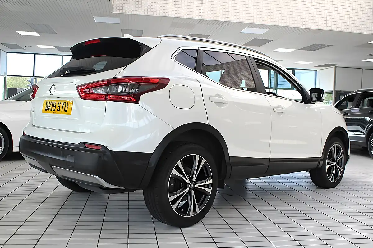 Used 2019 Nissan Qashqai N-Connecta Storm White - Interior and Exterior details 12
