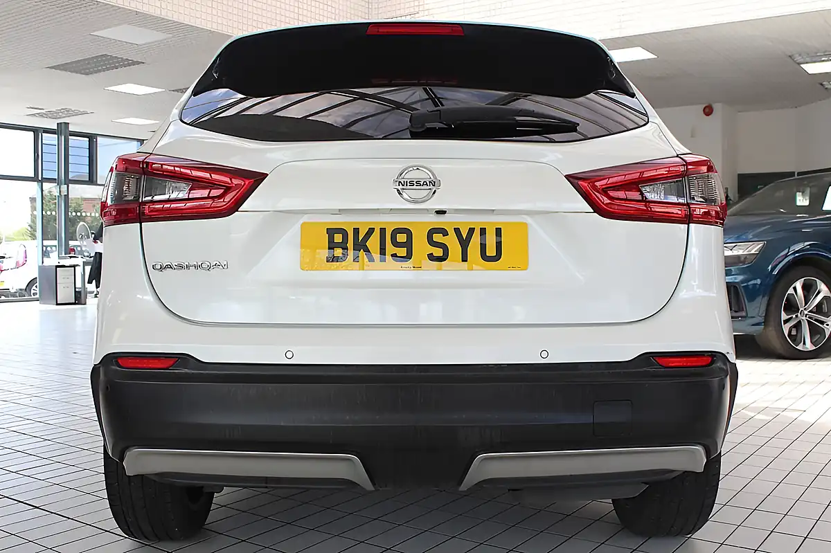 Used 2019 Nissan Qashqai N-Connecta Storm White - Interior and Exterior details 16