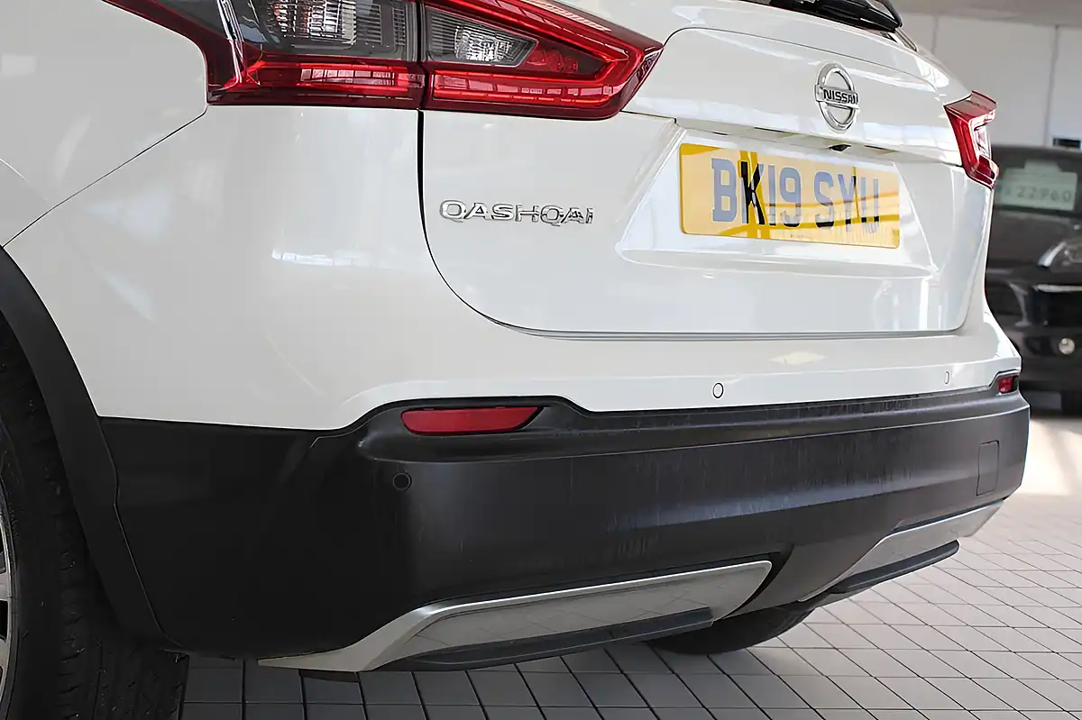 Used 2019 Nissan Qashqai N-Connecta Storm White - Interior and Exterior details 17