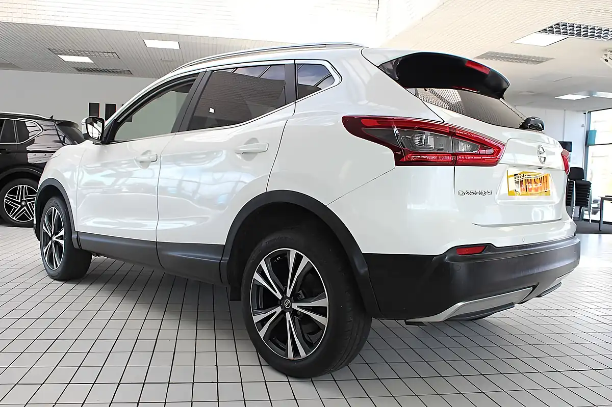 Used 2019 Nissan Qashqai N-Connecta Storm White - Interior and Exterior details 18