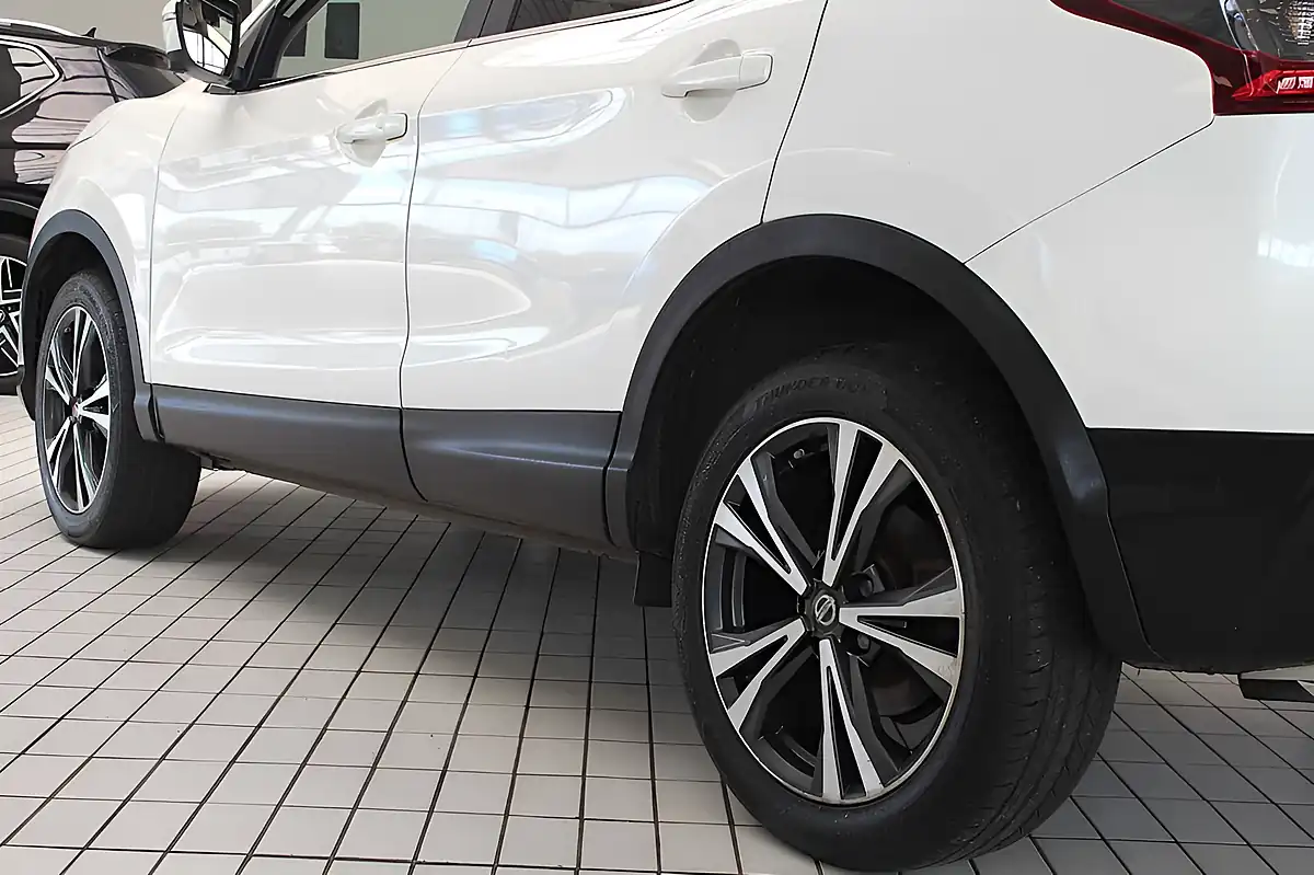 Used 2019 Nissan Qashqai N-Connecta Storm White - Interior and Exterior details 19