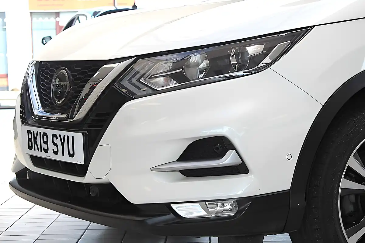 Used 2019 Nissan Qashqai N-Connecta Storm White - Interior and Exterior details 4