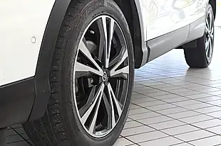 Used 2019 Nissan Qashqai N-Connecta Storm White - Interior and Exterior details 6