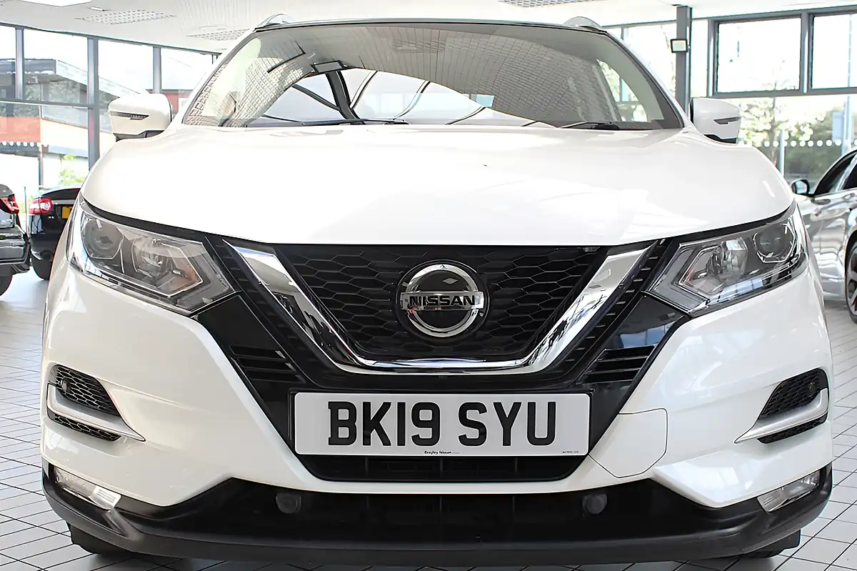 Used 2019 Nissan Qashqai N-Connecta Storm White - Interior and Exterior details 8